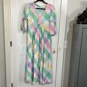 Crown and Ivy v neck pastel 3/4 sleeve maxi dress. Size small.